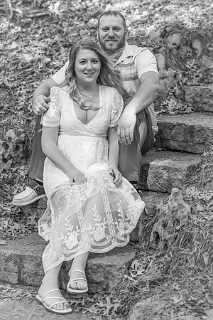Hannah & Nick Engagement Photo - DVX10046 B&W
