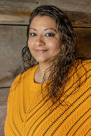 Cristi Headshot - DVX10424