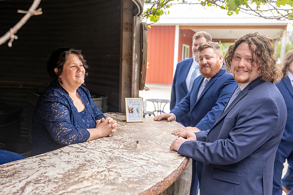 Hannah & Luke Wedding Photo - DVX30015