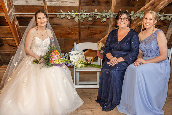 Hannah & Luke Wedding Photo - _VX21147