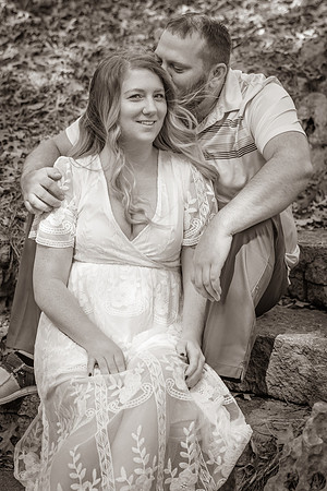 Hannah & Nick Engagement Photo - DVX10047 B&W