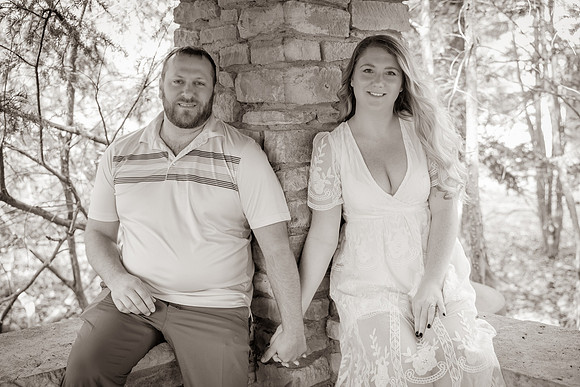 Hannah & Nick Engagement Photo - DVX10043 B&W