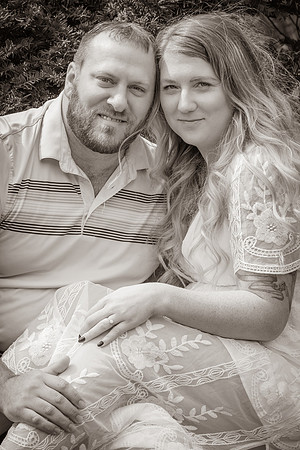 Hannah & Nick Engagement Photo - DVX10084 B&W